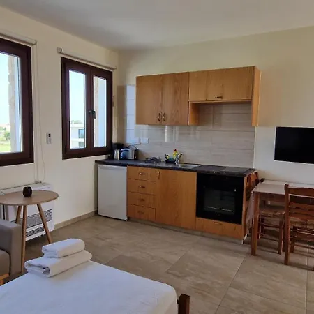Daniel'S Apartments Paphos Exterior photo