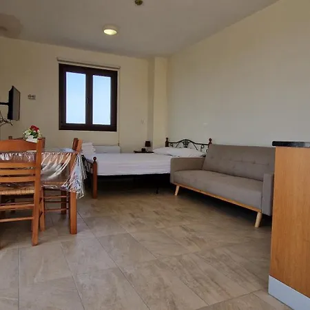 Daniel'S Apartments Paphos Exterior photo