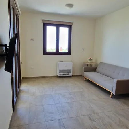 Daniel'S Apartments Paphos Exterior photo