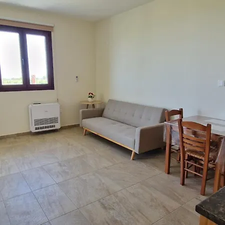 Daniel'S Apartments Paphos Exterior photo